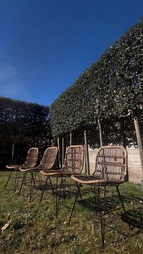 Set van 4 rotan stoelen met metalen poten, Huis en Inrichting, Stoelen, Eén, Zwart, Ophalen