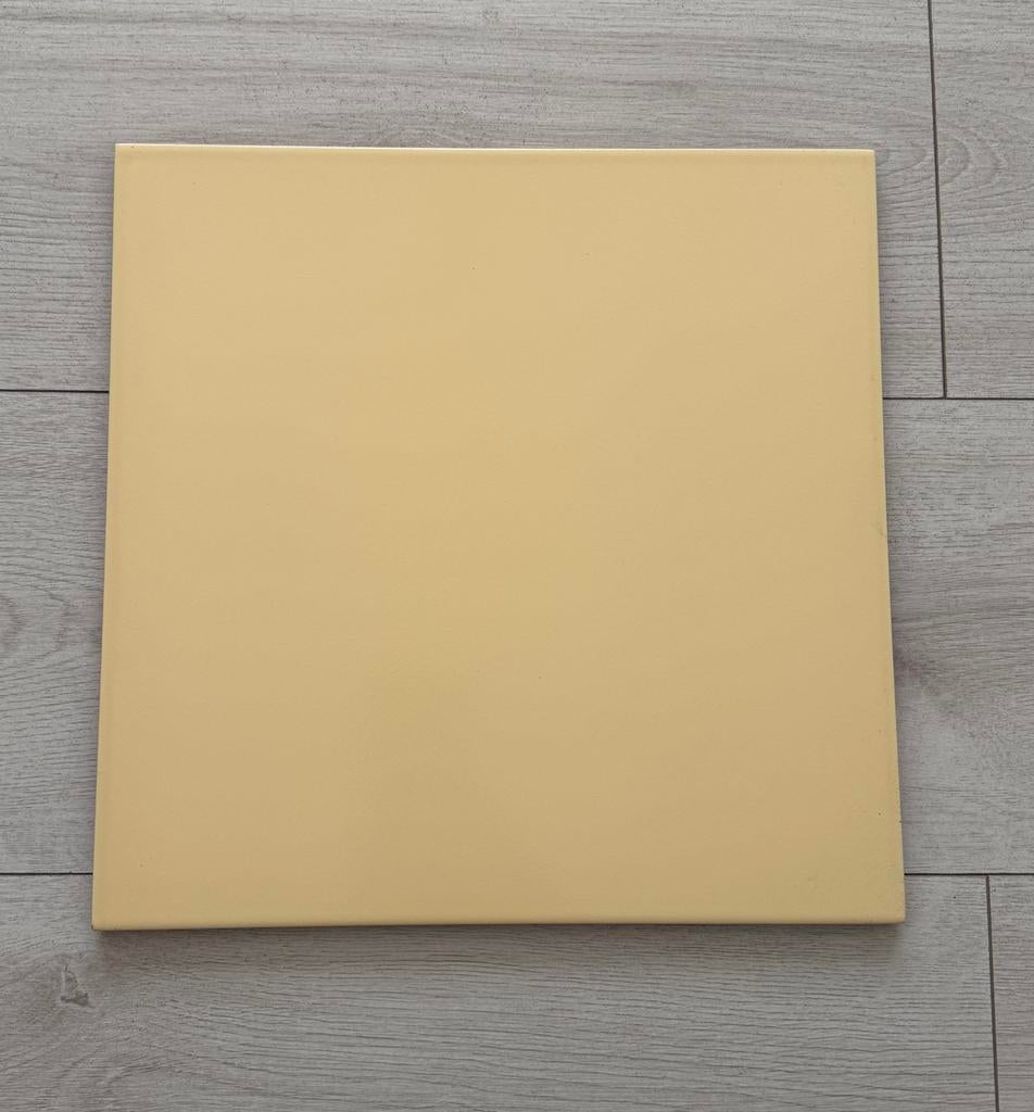 Keramische vloertegels 31,6  31,6 cm – 24 dozen (24 m²), Ophalen, Zo goed als nieuw