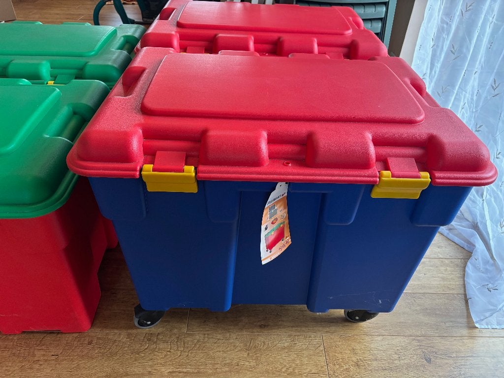 2 Boites de rangement Allibert 185 litres avec roulettes, 50 – 75, 50 à 100 cm, Comme neuf, Enlèvement