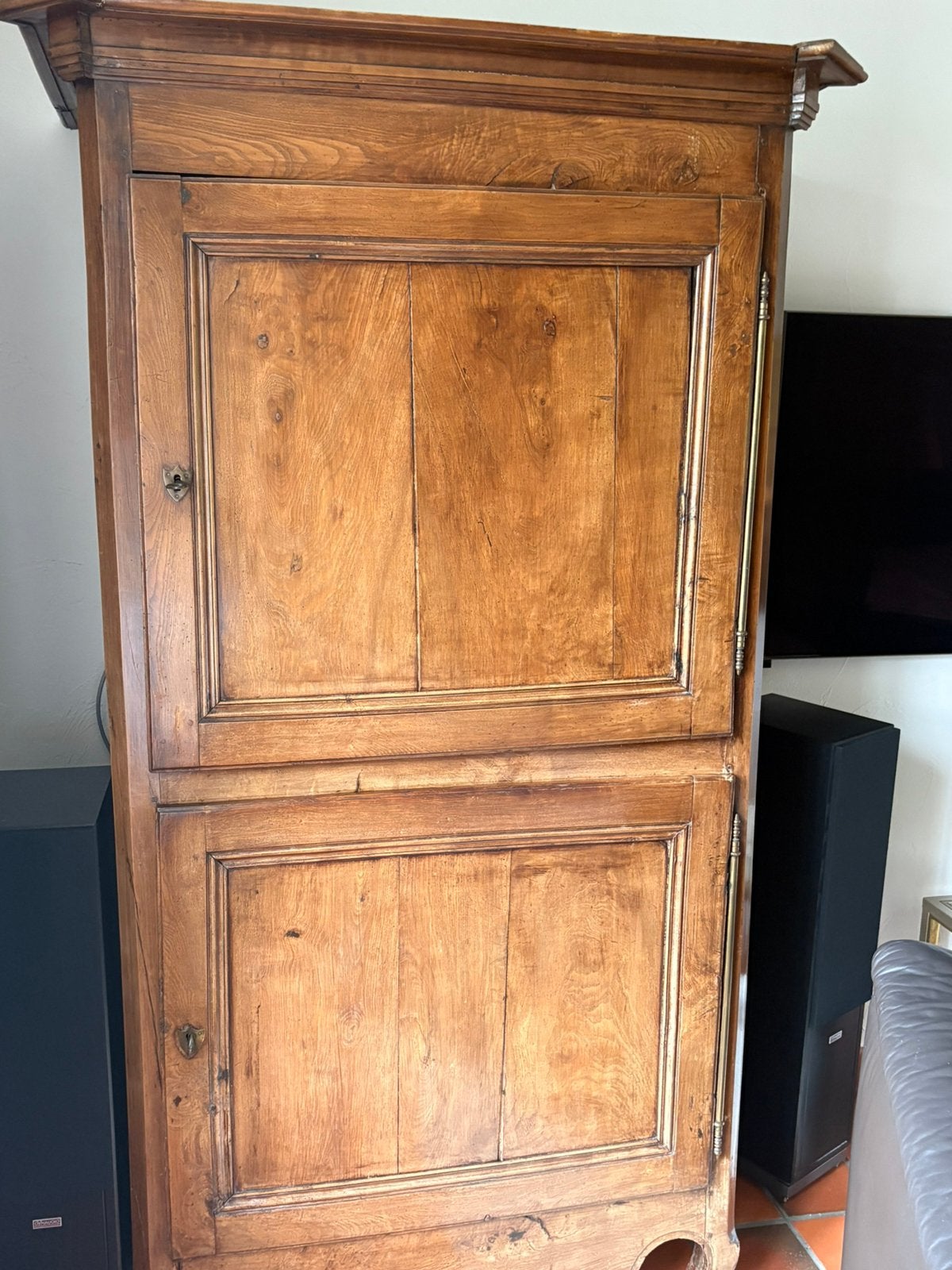 Antieke notenhouten kast (18de eeuw), Antiek en Kunst, Ophalen