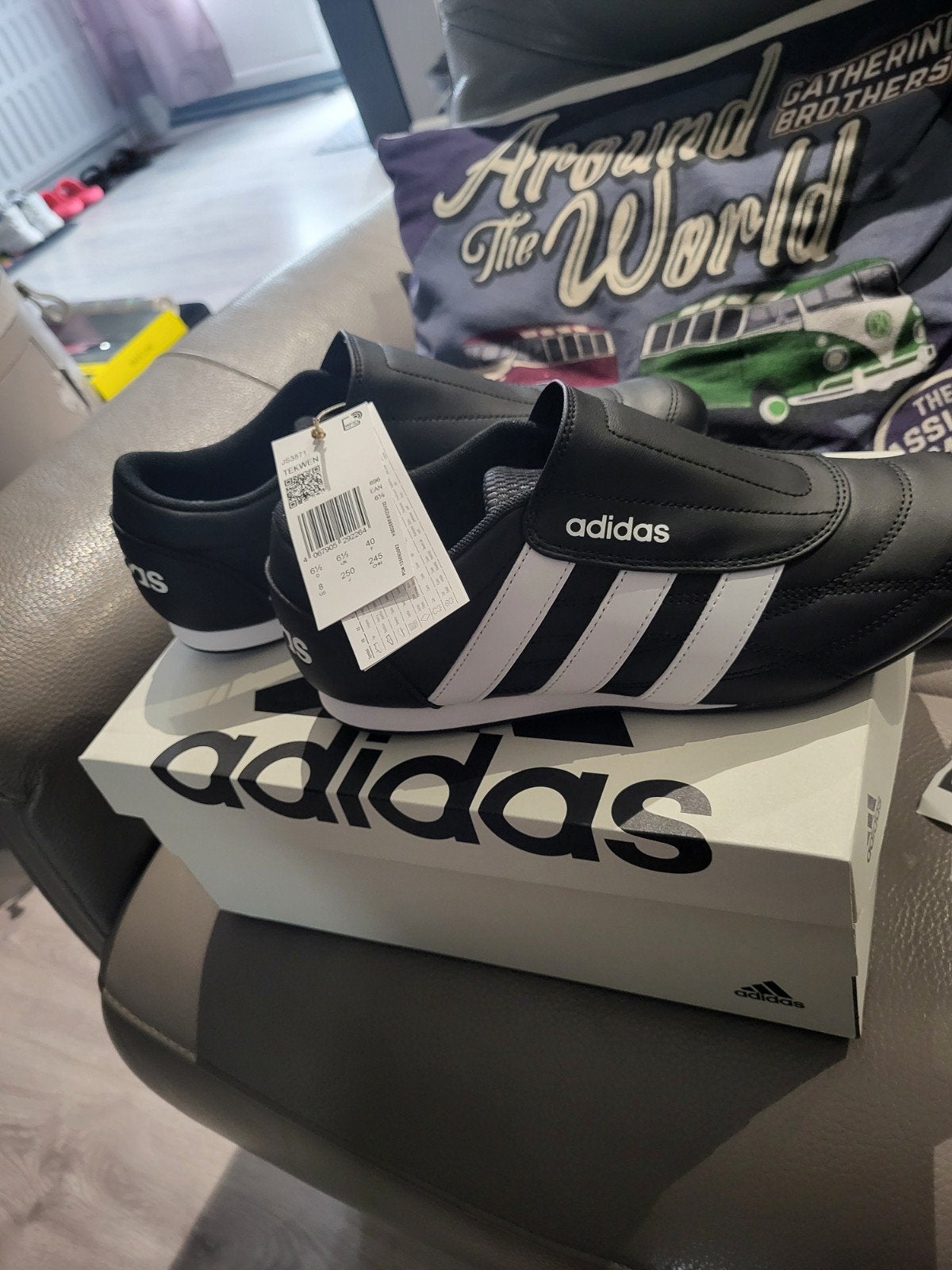 adidas de sport neuve 40, Sports & Fitness, Basket, Enlèvement