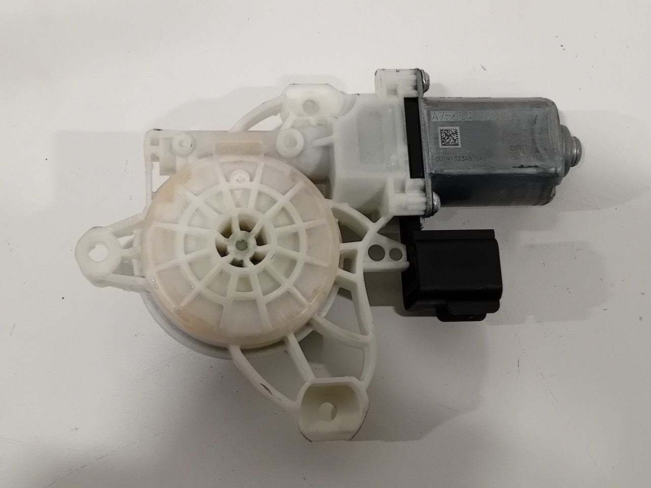 Motor raammechaniek elektrisch links voor Ford Fiesta, Onderdelen@venauto.nl, Van der Ven Autorecycling B.V., Ettenseweg 76, 4706 PB Roosendaal, The Netherlands