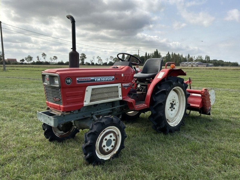 Mini-tracteur Yanmar YM1820D à quatre roues motrices avec m, Articles professionnels, Autres marques