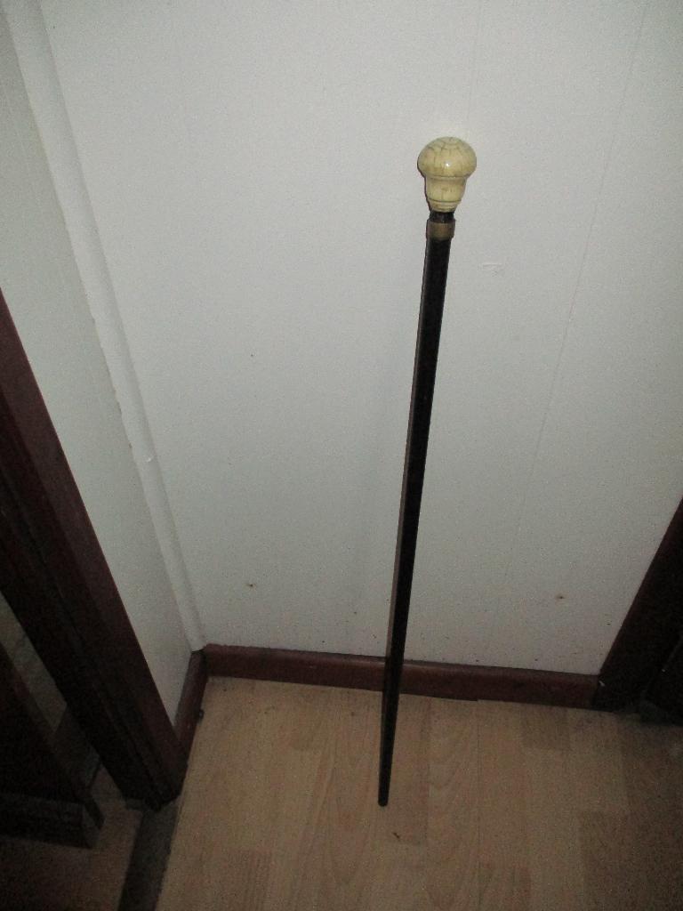 HOUTEN WANDELSTOK MET RONDE BENEN HANDGREEP -DANDY LOOK, Ophalen of Verzenden, Gebruikt