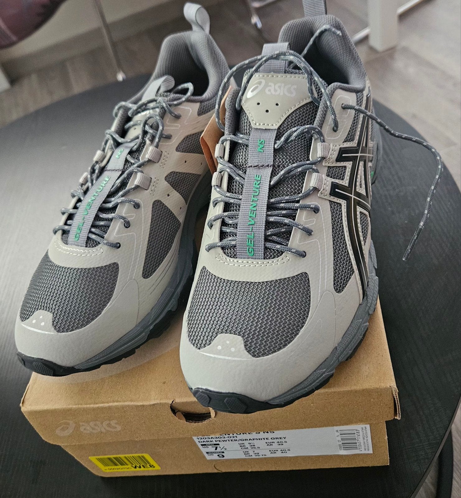 Asics gel-venture unisex taille 40.5 jamais porté, Enlèvement