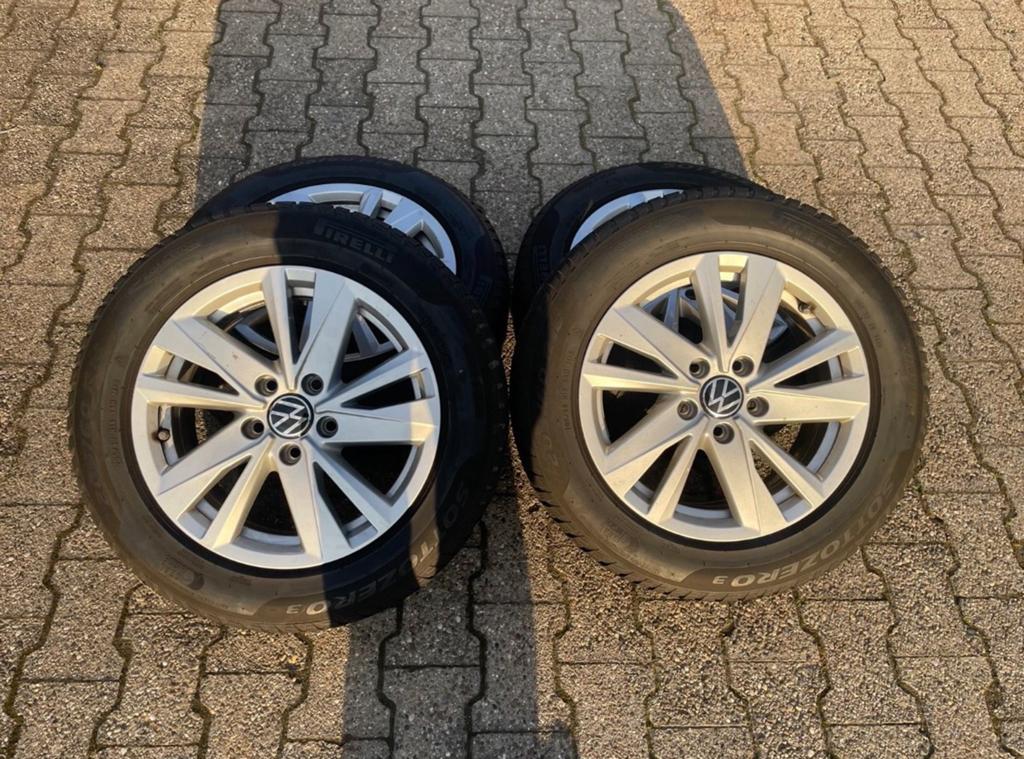ORIG. VW TOURAN WINTERSET 205/60/R16 BIJNA NIEUW, Ophalen, Gebruikt, 16 inch, Banden en Velgen