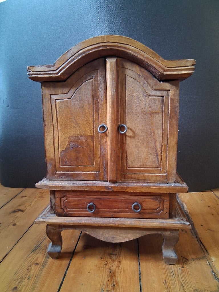 Boîte à bijoux en bois, Enlèvement