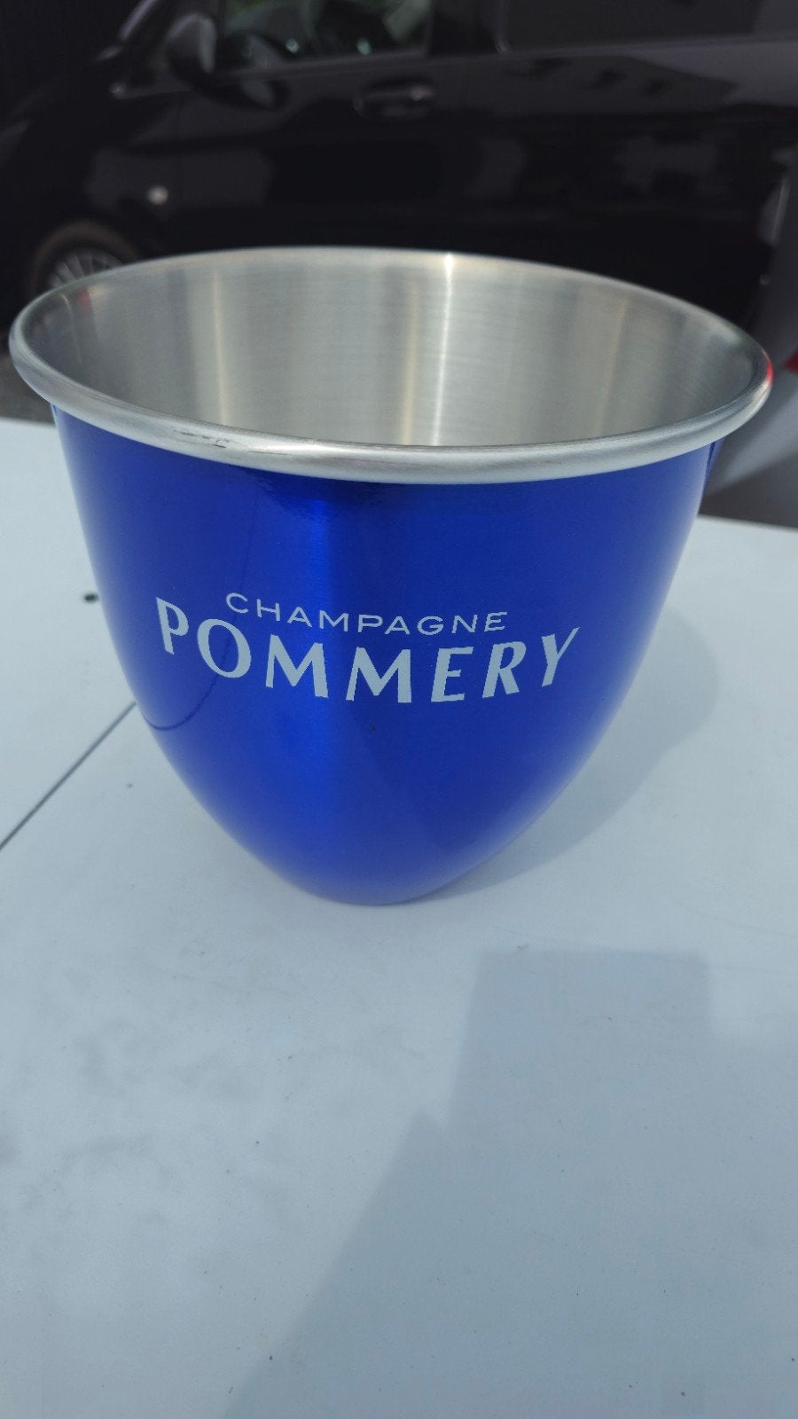 Champagne emmer Pommery, Ophalen