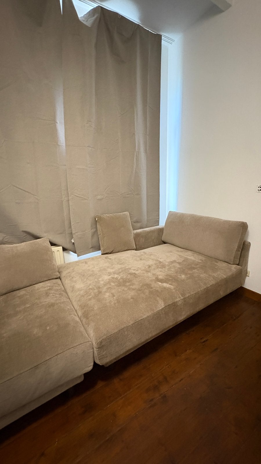 Canapé beige neuf – moderne et très confortable, Maison & Meubles, Canapés | Salons, Enlèvement, Comme neuf