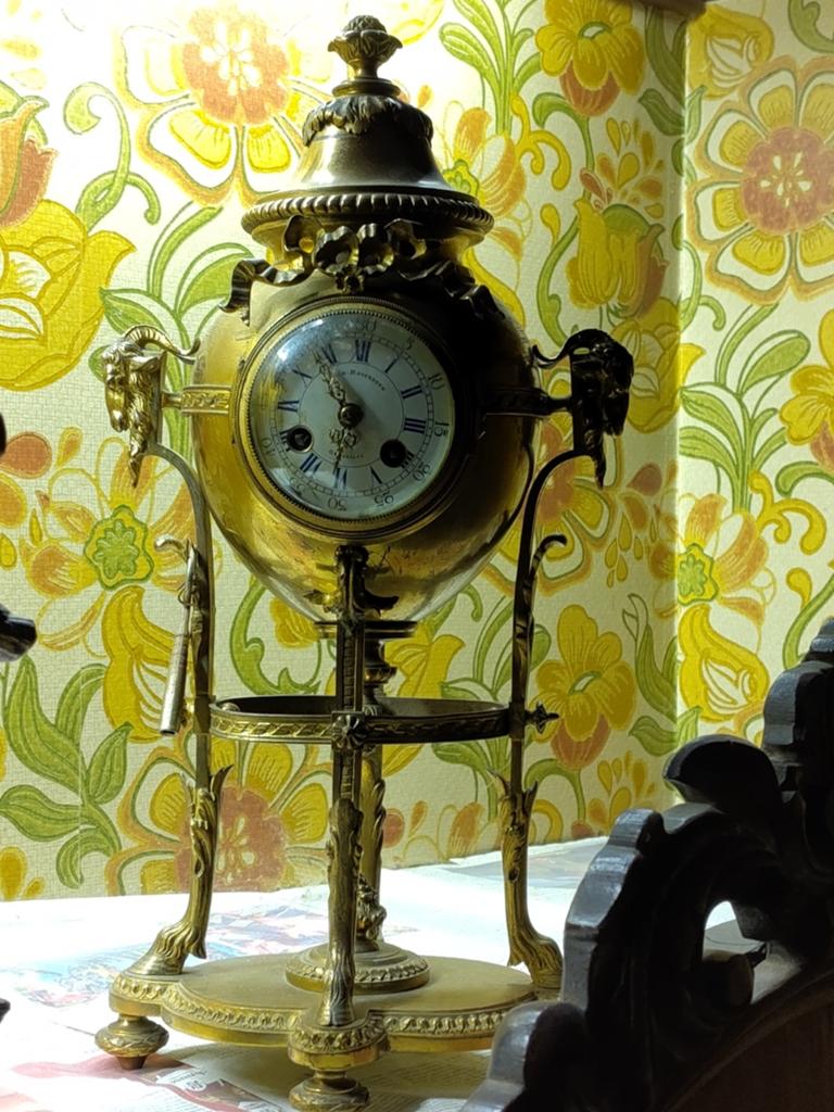Ancienne horloge française, Enlèvement