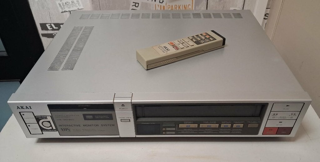 AKAI VS-303 met originele afstandsbediening, Ophalen of Verzenden, Niet werkend, VHS-speler of -recorder