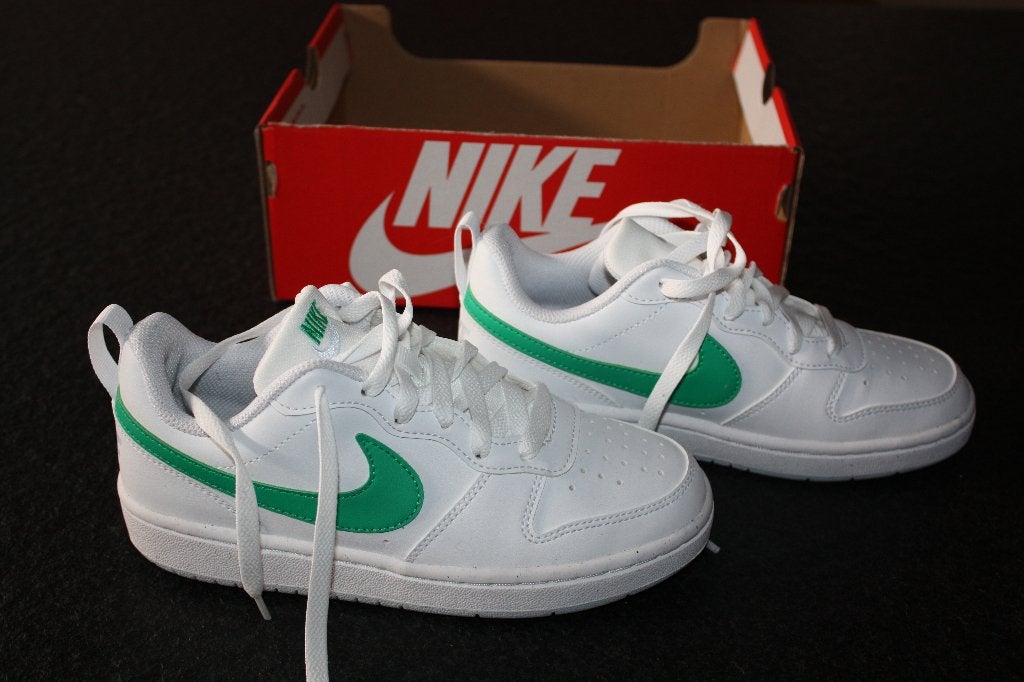 Nieuw: Sneakers van Nike, maat 35,5, Kinderen en Baby's, NIKE, Nieuw, Ophalen of Verzenden, Jongen of Meisje
