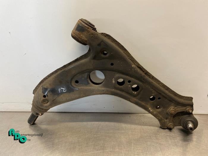 Draagarm rechts-voor van een Volkswagen Polo (Polo 01-), Gebruikt, -, Volkswagen, -