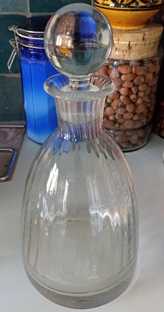 Carafe en verre moderne, Maison & Meubles, Cuisine | Vaisselle, Comme neuf, Autres types, Autres styles, Verre, Enlèvement ou Envoi
