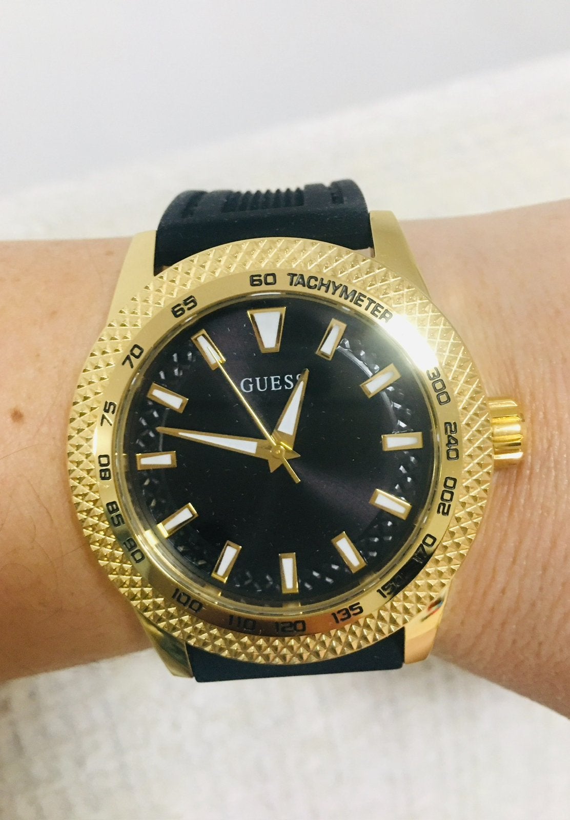 Grosse Montre guess neuves avec bokte et certificat, Bijoux, Sacs & Beauté, Enlèvement ou Envoi, Neuf