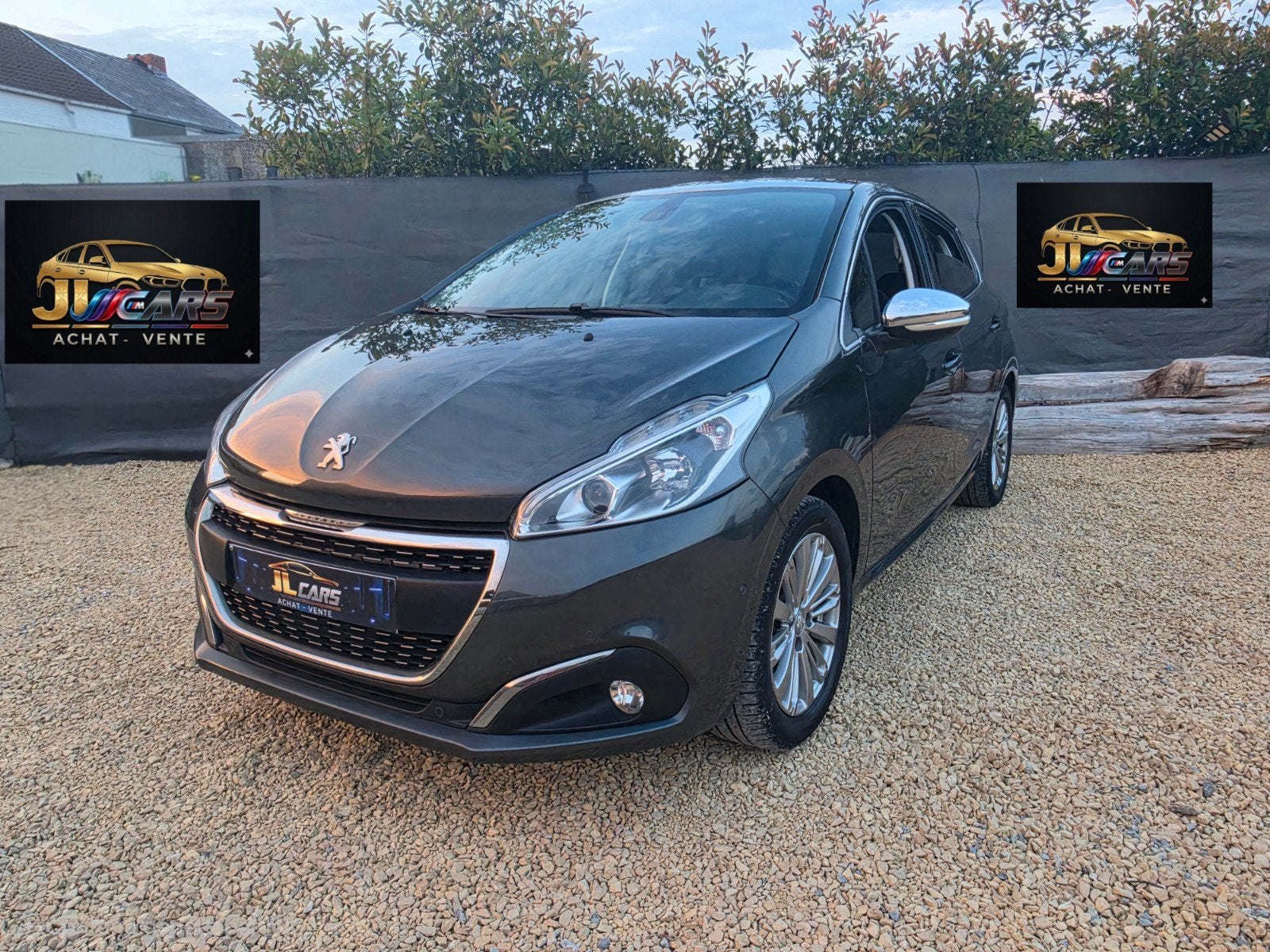 PEUGEOT 208 Allure  80.000km Gps  ✨️12 mois de Garantie ✨️, Autos, Peugeot, Caméra, Argent ou Gris, Achat, 6 portes
