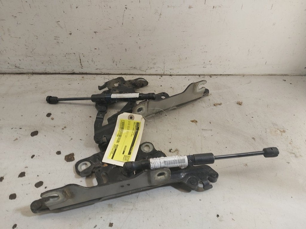 CHARNIERE DE CAPOT BMW 3 serie (F30) (01-2011/10-2018), Utilisé, BMW, Petuelring 130
80809  München, DE, Bayerische Motoren Werke AG