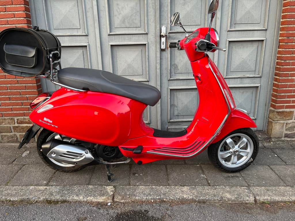 Vespa primavera 125cc édition red, Comme neuf, Enlèvement, Essence