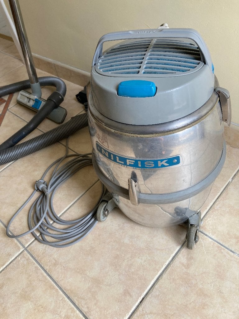 stofzuiger Nilfisk model GSD, Electroménager, Enlèvement, Utilisé, Moins de 1 200 watts, Nettoyeur de sols