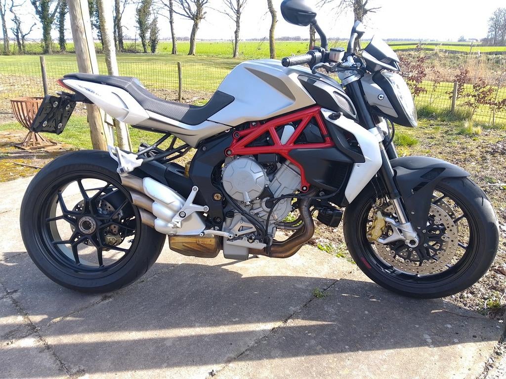 MV Agusta Brutale 800, Motos, Motos | MV Agusta, Échappement sport, Permis Moto A, Plus de 35 kW, 800 cm³