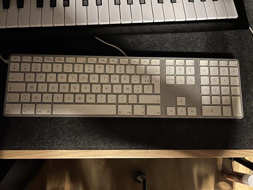 Clavier Apple USB filière, Informatique & Logiciels, Azerty, Utilisé, Apple, Filaire