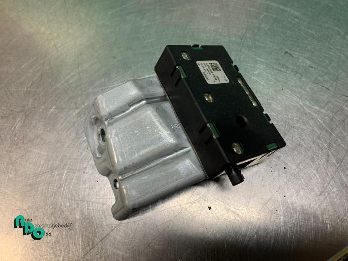 Antenne amplificateur d'un Mercedes GLC-Klasse (GLC-Klasse 1, 3 mois de garantie, Utilisé, -, -