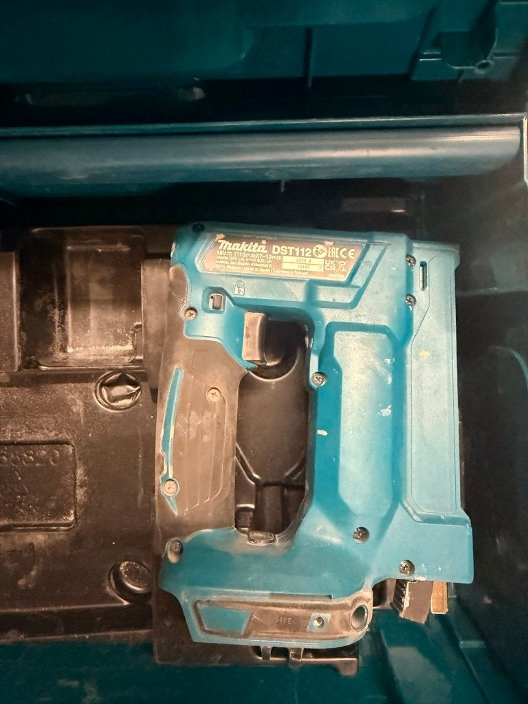 Makita nietmachine, Ophalen, Gebruikt