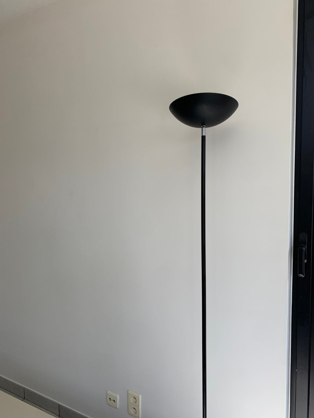 Lampe/lampadaire fonctionnel GRATUIT, Utilisé, 150 à 200 cm, Enlèvement, Classique simple