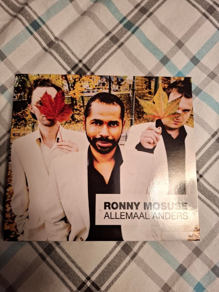 Nieuw Gesigneerde cd + DVD Ronny Mosuse" Allemaal Anders", Ophalen, Nieuw in verpakking