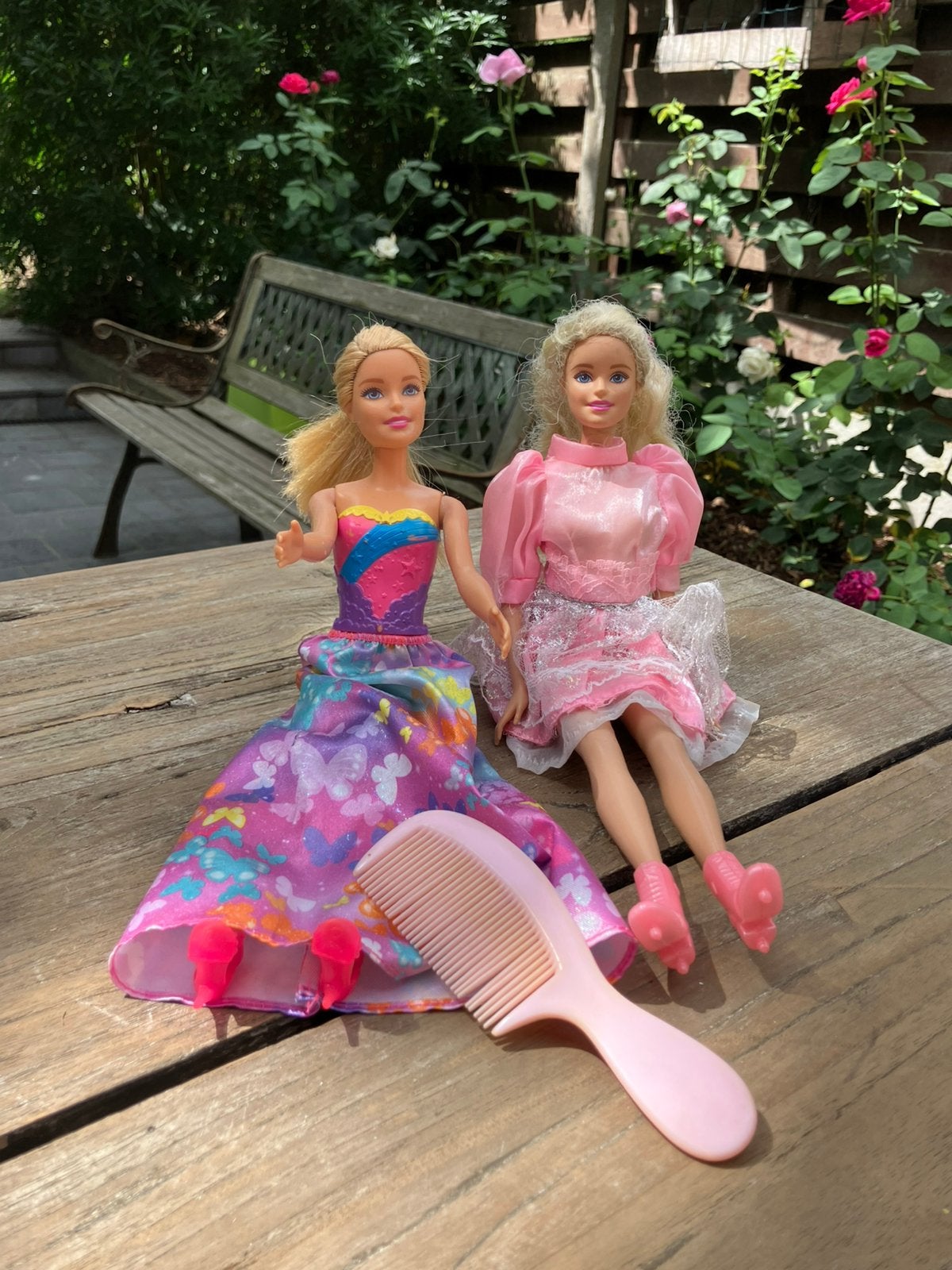 2 barbievriendinnen, Enfants & Bébés, Jouets | Extérieur | Jouets en vrac, Enlèvement, Utilisé