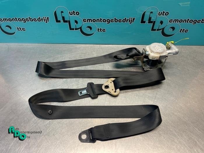 Veiligheidsgordel rechts-voor van een Nissan Micra (Micra 03, Gebruikt, -, -, Ophalen of Verzenden
