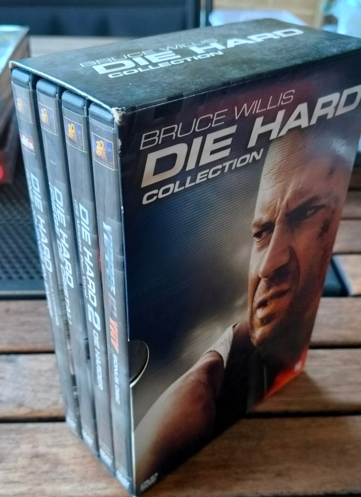 Die Hard Collection Box (. 4 Dvd's), Enlèvement