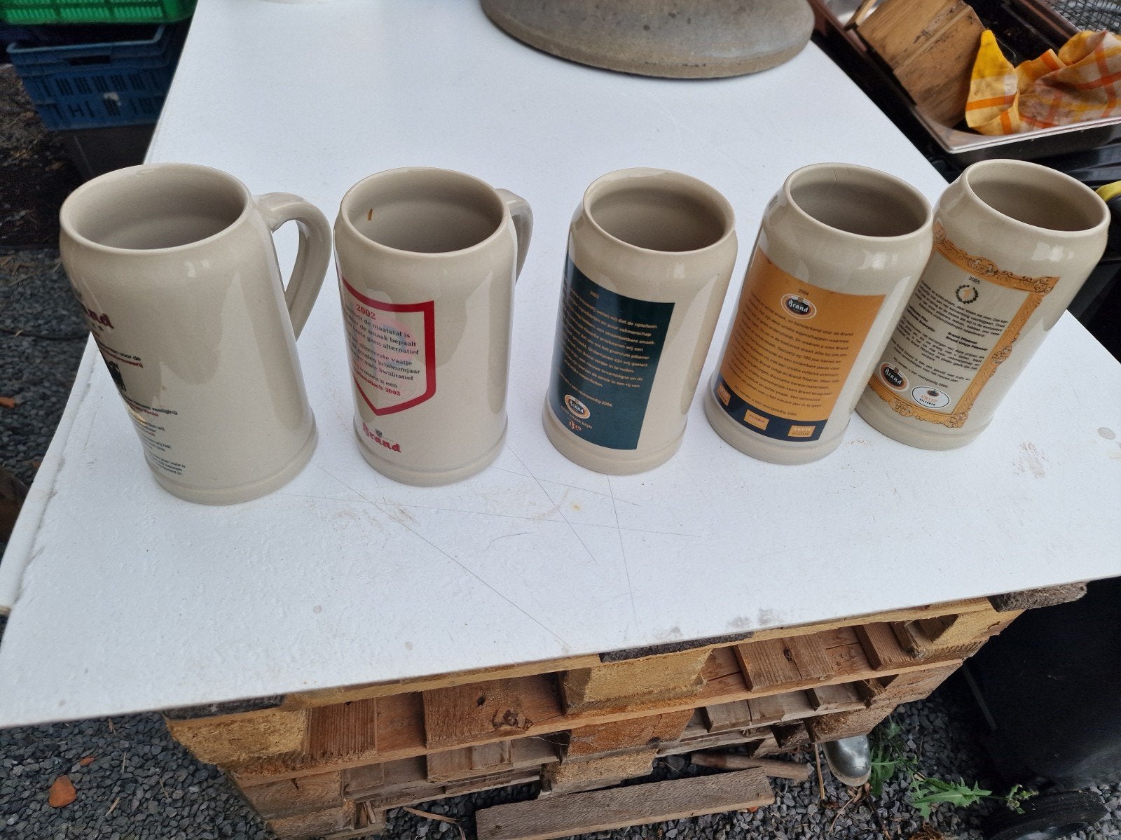 Steengoedbekers van 1 liter, Ophalen, Brand