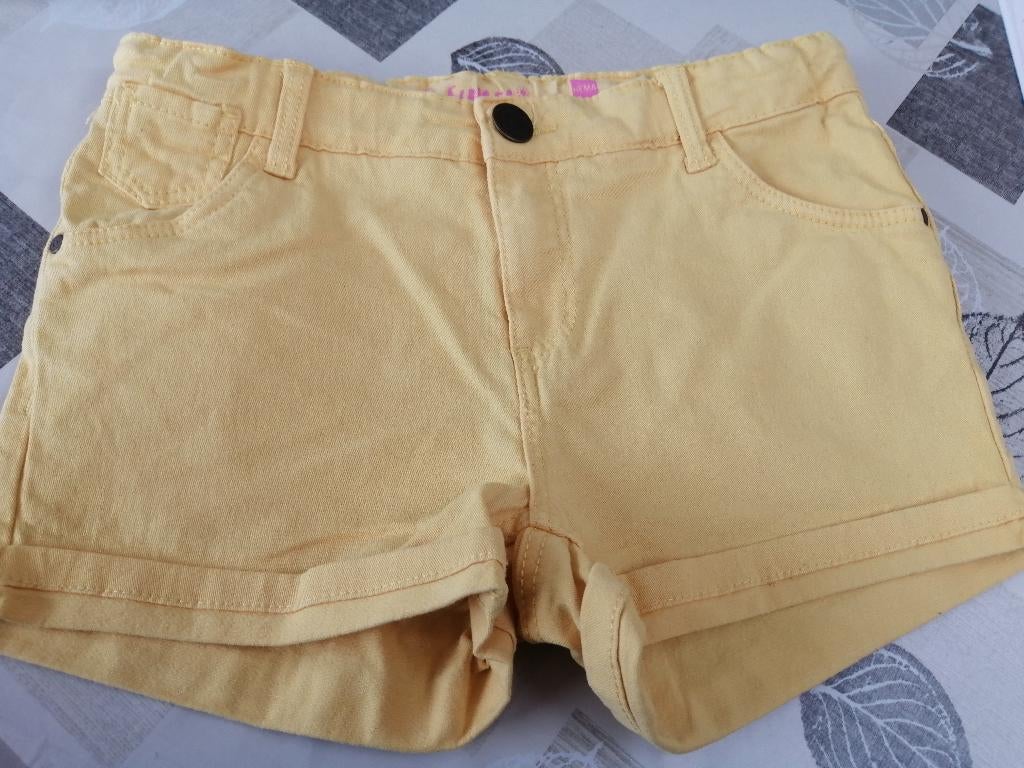 NIEUWE gele short maat 146 - 152 HEMA, Kinderen en Baby's, Kinderkleding | Maat 146, Broek, Meisje, Nieuw, Ophalen of Verzenden