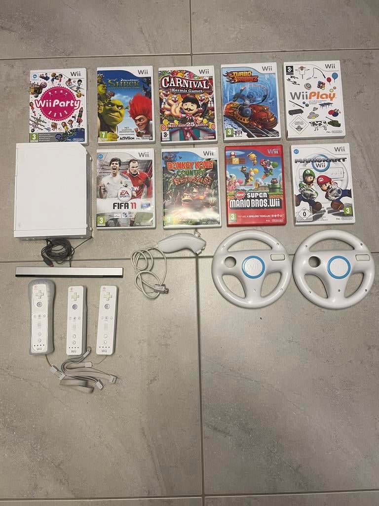 Retro wii met verschillende spelletjes in uitstekende staat, Games en Spelcomputers, Ophalen of Verzenden, Zo goed als nieuw, Met 3 controllers of meer