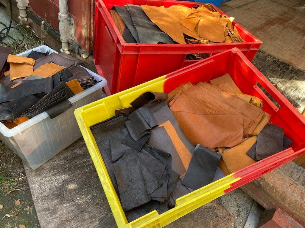 Leder lappen - heel groot lot !, Hobby en Vrije tijd, Stoffen en Lappen, Ophalen, Gebruikt, Zwart