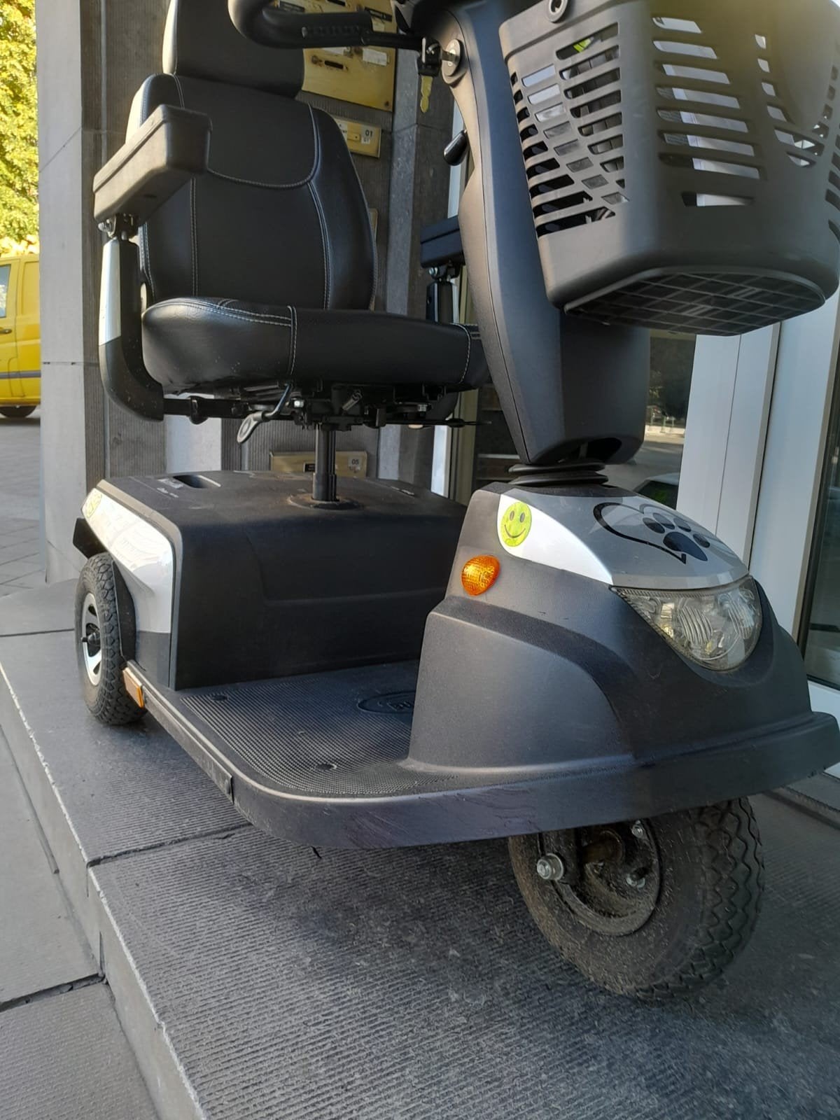 chaise roulante électrique Invacare orion pmr, Divers, Chaises roulantes, Enlèvement ou Envoi