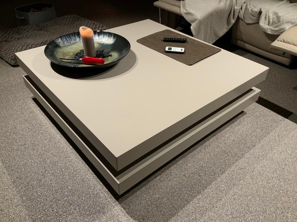 Degelijke salontafel 110x110 hout, Huis en Inrichting, Ophalen