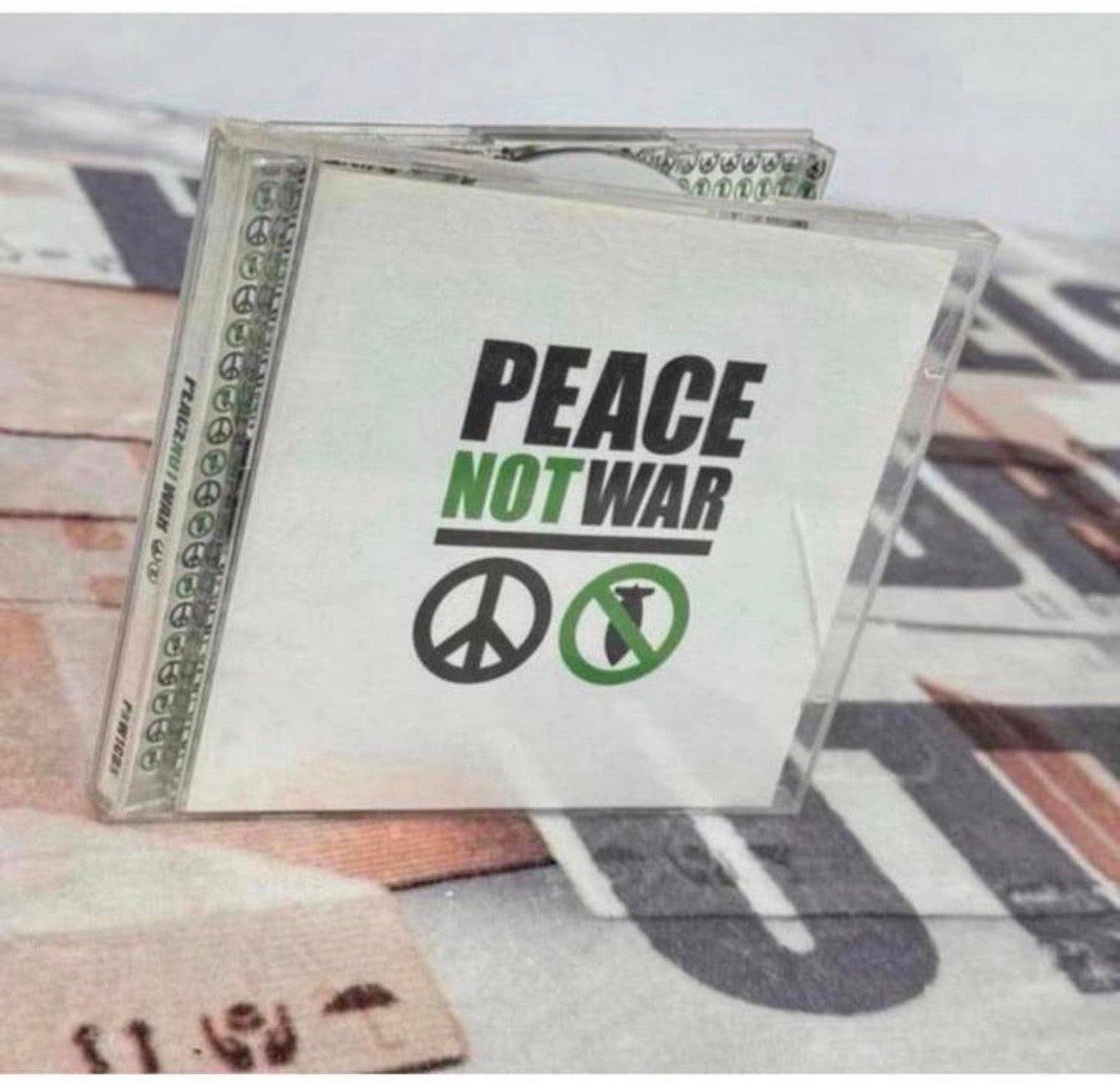 Peace Not War - Coffret de 2 CDs CD - Album 2003 UK various, Enlèvement ou Envoi, Comme neuf, Rock alternatif, Album