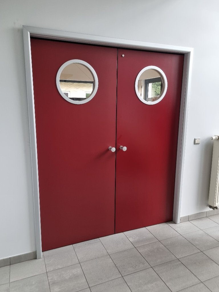 Porte double de couleur bordeaux avec hublot marque Anyway, Enlèvement, Moins de 80 cm, Bois, 200 à 215 cm
