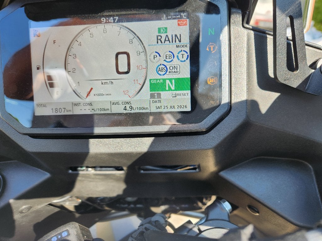 Honda Transalp BJ2023, slechts 1800 km, Motoren, 2 cilinders, Nieuw, Motorrijbewijs A, ABS