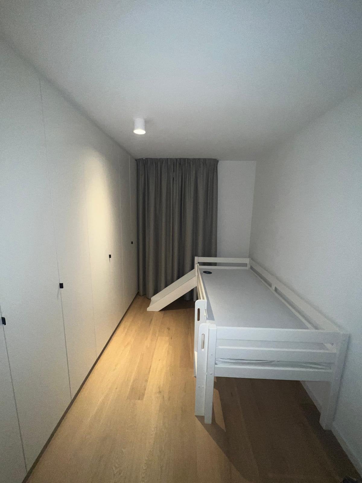 Te koop: kinderbedje met matras. 250 euro., Ophalen, Zo goed als nieuw, Hoogslaper of Stapelbed