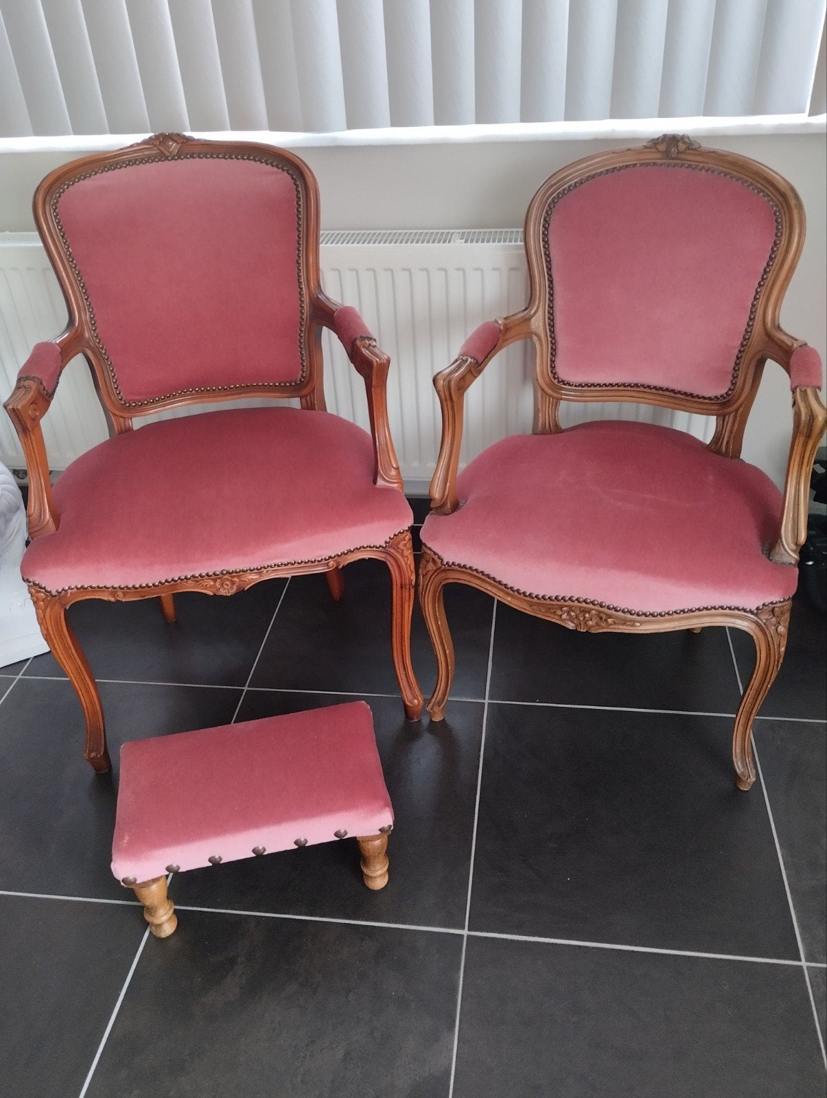 Twee  fauteuils Louis Quinze stijl met voetbankje, Ophalen
