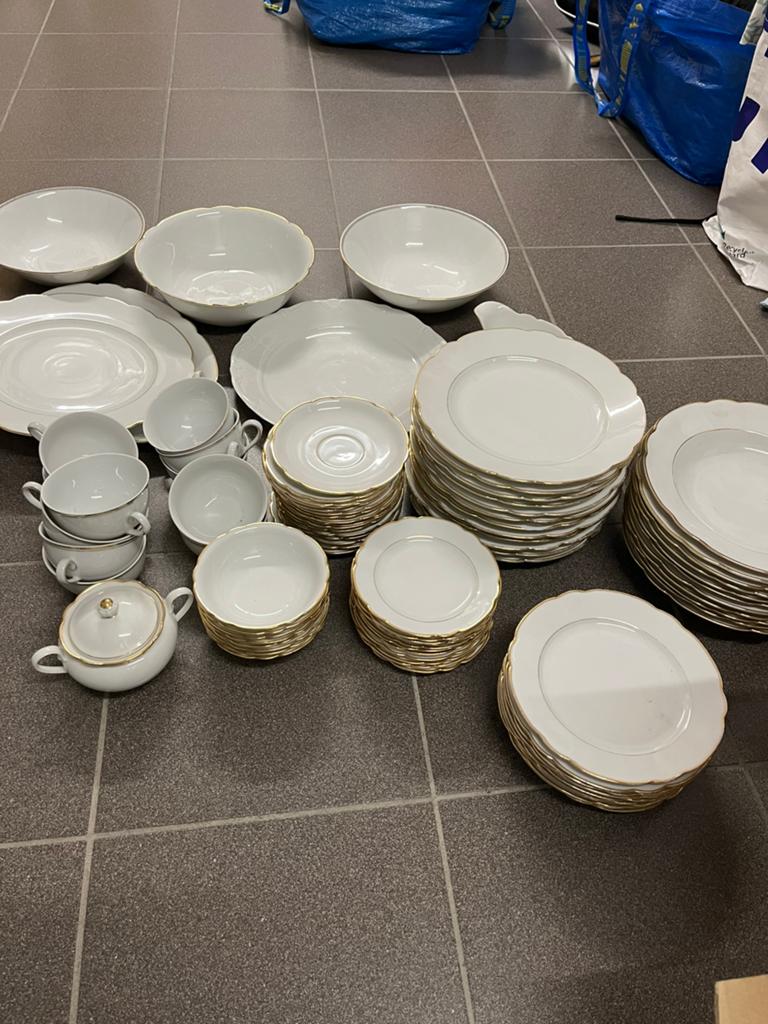 Retro servies met gouden randje, Ophalen
