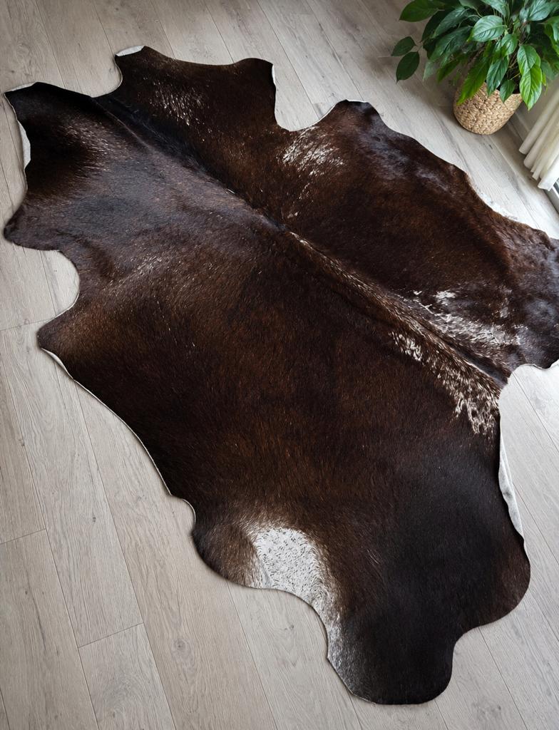echt koeienhuid tapijt te koop, Huis en Inrichting, Stoffering | Tapijten en Vloerkleden, Ophalen of Verzenden, Zo goed als nieuw