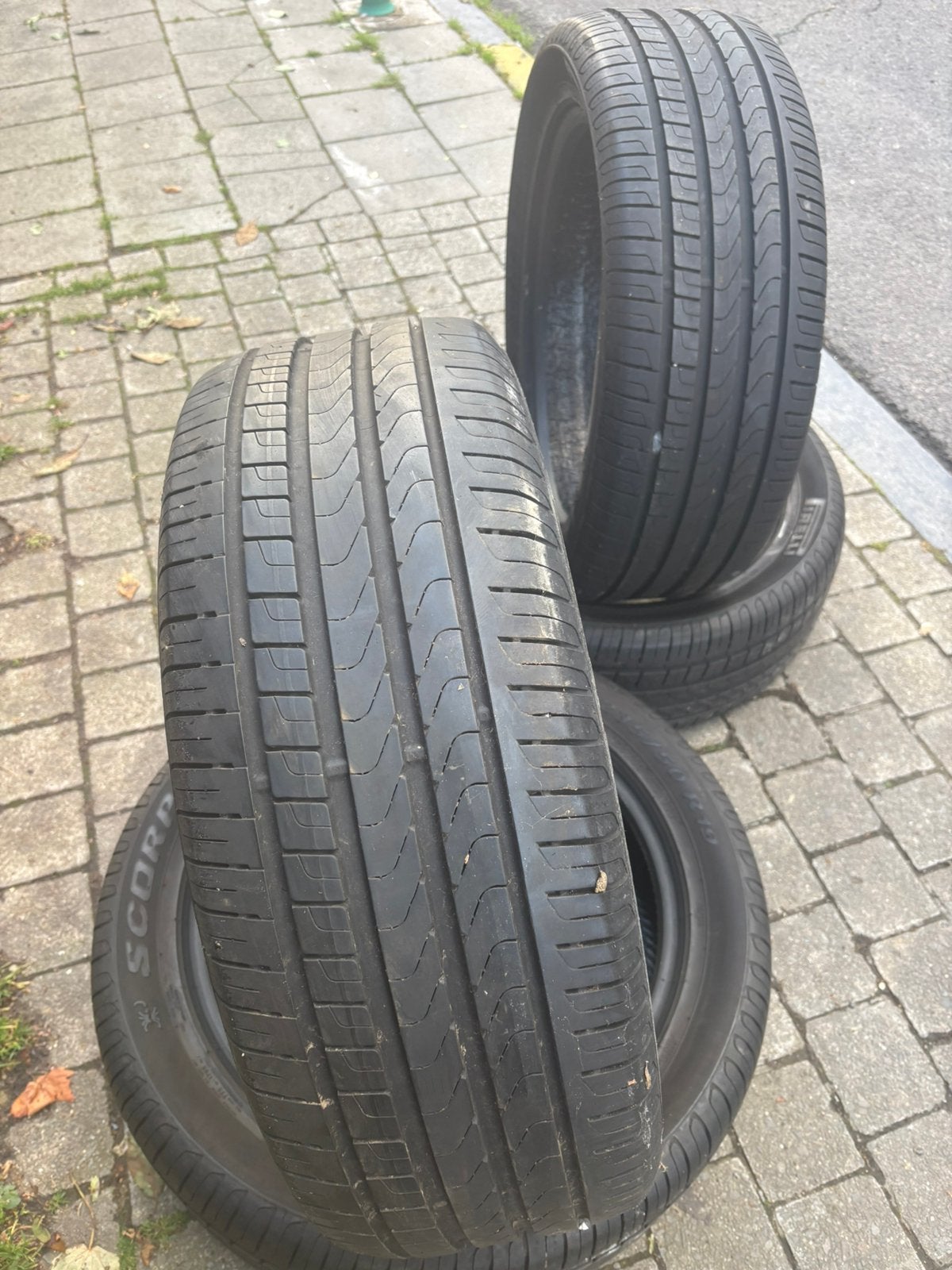 4 pneus 6a7mm été 235 50 19 Pirelli anti crevaison 280 euro, Autos : Pièces & Accessoires, Enlèvement, Pneus été, Pneu(s)