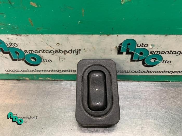 Commutateur vitre électrique d'un Opel Meriva (Meriva 03-), -, Opel, 3 mois de garantie, Utilisé