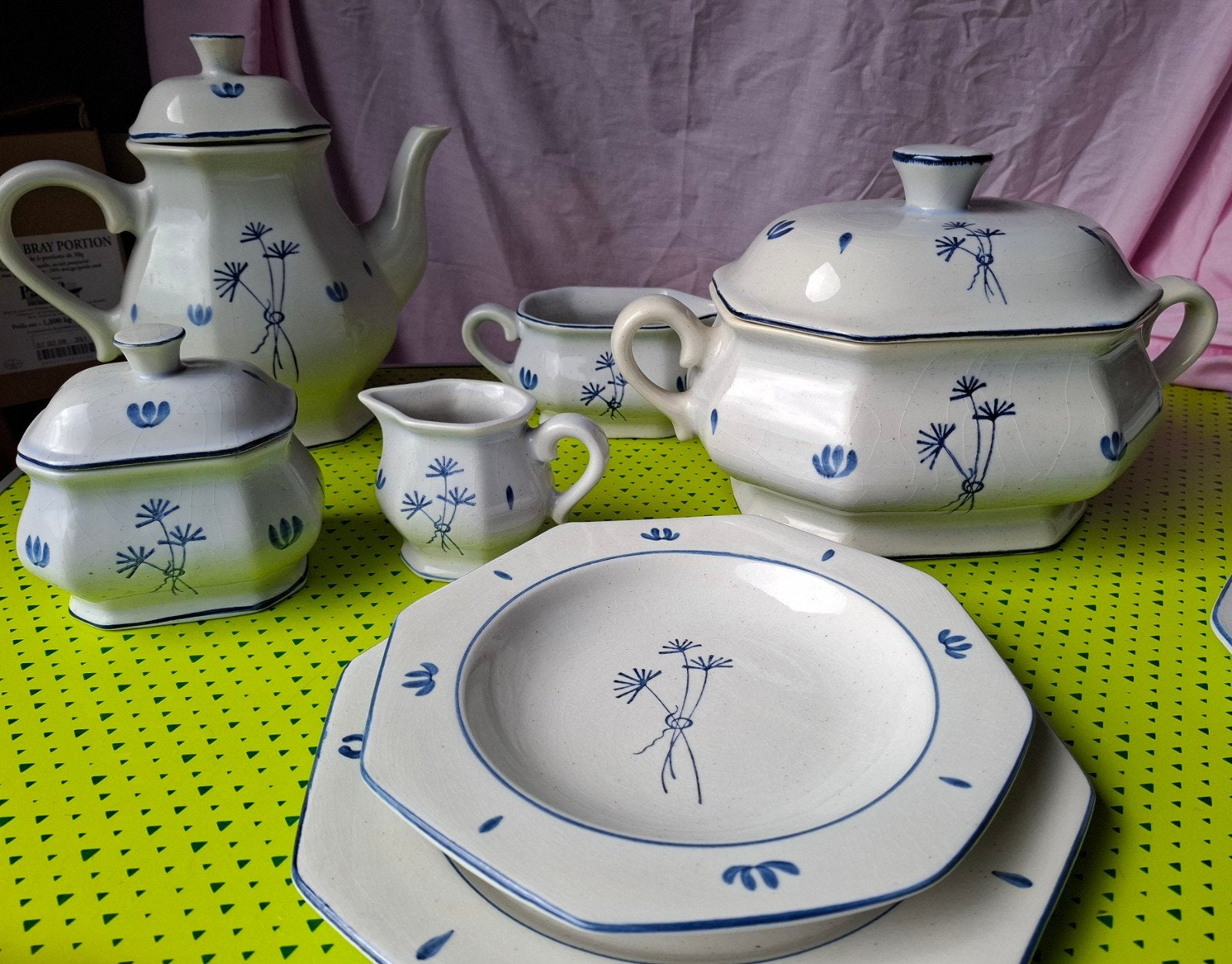 koffie- en eetservies nevez faience de st amand, Ophalen