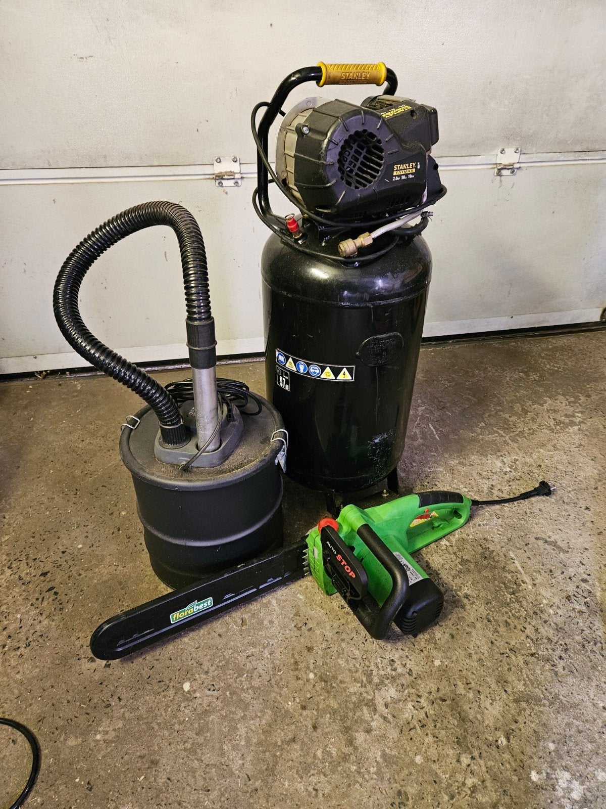 Compressor,aszuiger en kettingzaag, Ophalen