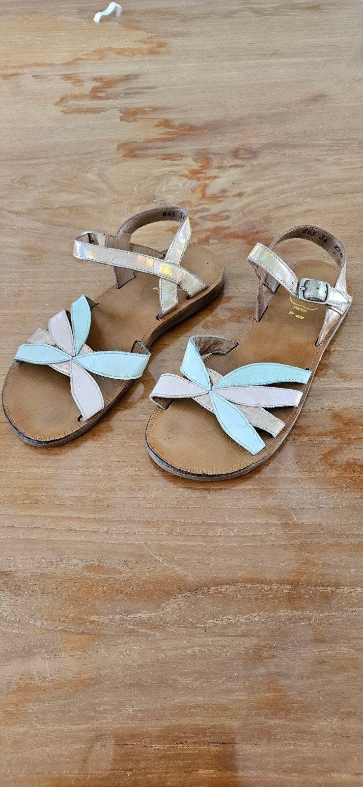 sandalen, Enlèvement